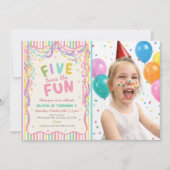 Invitation d'anniversaire de fille cinq fois plus  (Devant)