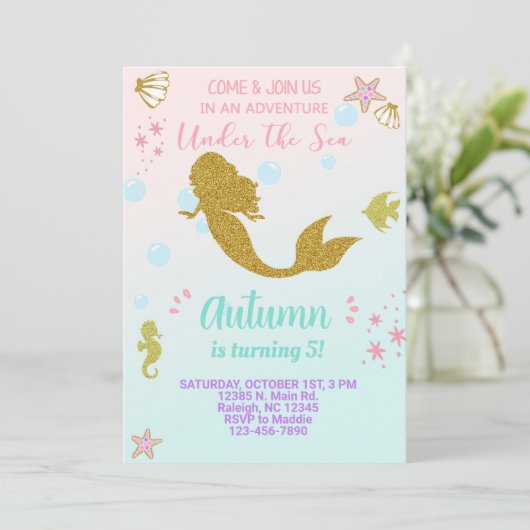 Invitation d'anniversaire de fille de sirène, or. (Debout devant)