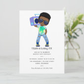 Invitation d'anniversaire de garçon sur le thème d (Debout devant)