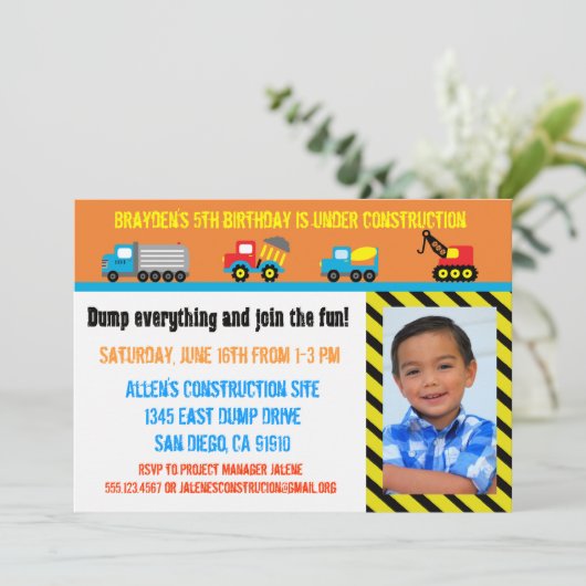 Invitation d'anniversaire de garçons de (Debout devant)