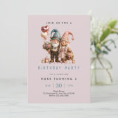 Invitation d'anniversaire de Gnome Rose Fantaisist (Debout devant)