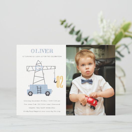 Invitation d'anniversaire de grue de construction (Debout devant)