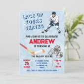 Invitation d'anniversaire de hockey sur glace pers (Debout devant)