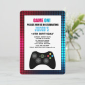 Invitation d'anniversaire de joueur personnalisabl (Debout devant)