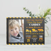 Invitation d'anniversaire de la construction (Debout devant)