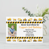 Invitation d'anniversaire de la construction (Debout devant)