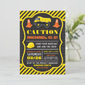 Invitation d'anniversaire de la construction avec (Debout devant)