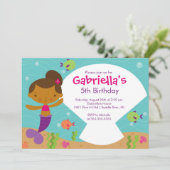 Invitation d'anniversaire de la femme de chambre d (Debout devant)