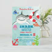 Invitation d'anniversaire de la fête de la piscine (Debout devant)