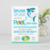 Invitation d'anniversaire de la fête de la piscine (Debout devant)