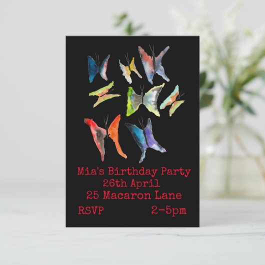 Invitation d'anniversaire de la fille aux papillon (Debout devant)