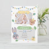 Invitation d'anniversaire de la fille d'animaux de (Debout devant)