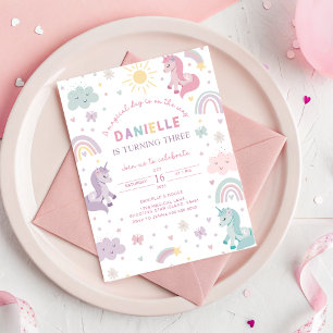 Invitation d'anniversaire de la licorne trois. Pas