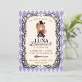 Invitation d'anniversaire de la Petite Sorcière Un (Debout devant)