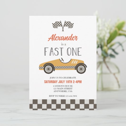Invitation d'anniversaire de la voiture de course  (Debout devant)