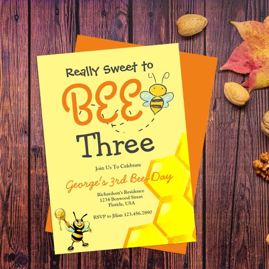 Invitation d'anniversaire de l'abeille mignonne