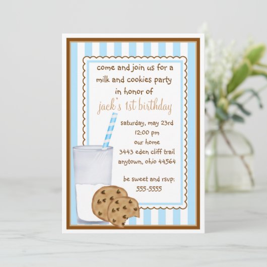 Invitation d'anniversaire de lait et de biscuits (Debout devant)