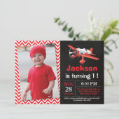 Invitation d'anniversaire de l'avion. Soirée d'ann (Debout devant)