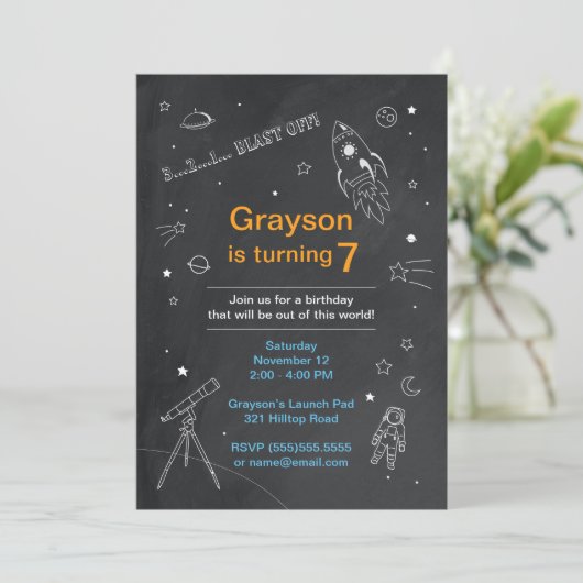 Invitation d'anniversaire de l'espace extra-atmosp (Debout devant)