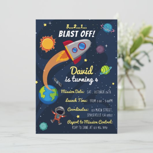 Invitation d'anniversaire de l'espace. Invitation  (Debout devant)
