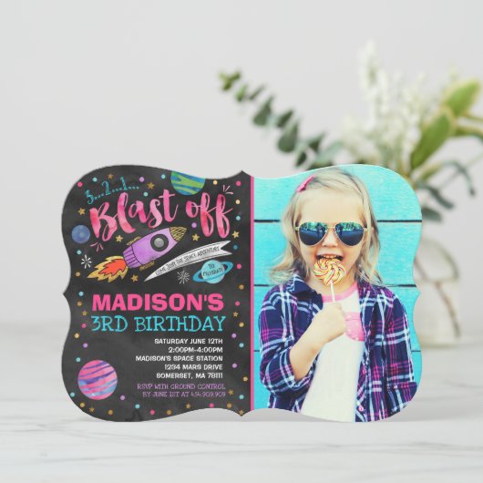 Invitation d'anniversaire de l'espace Partie spati (Debout devant)