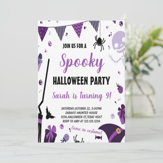 Invitation d'anniversaire de l'Halloween violet (Debout devant)