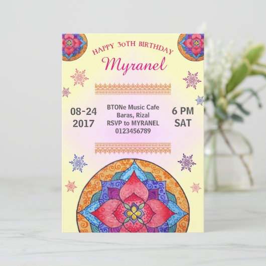 Invitation d'anniversaire de Mandala colorée (Debout devant)