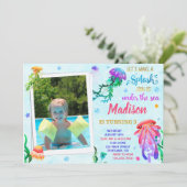 Invitation d'anniversaire de méduses Sous l'invita (Debout devant)