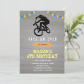 Invitation d'anniversaire de moto tout-terrain (Debout devant)