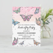 Invitation d'anniversaire de papillon holographiqu (Debout devant)