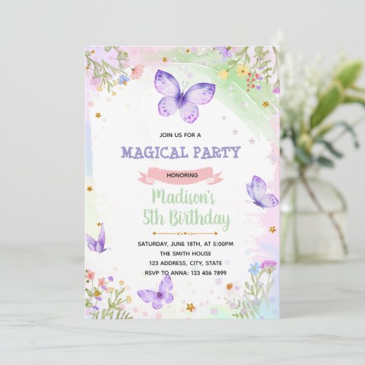 Invitation d'anniversaire de papillon pourpre (Debout devant)