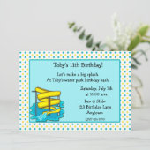 Invitation d'anniversaire de parc aquatique (Debout devant)