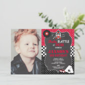 invitation d'anniversaire de petit pain de roche (Debout devant)