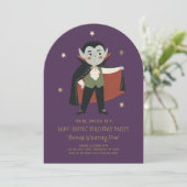Invitation d'anniversaire de petit vampire fantast (Debout devant)