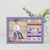 Invitation d'anniversaire de photo de billet de (Debout devant)