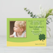 Invitation d'anniversaire de photo de shamrock de (Debout devant)
