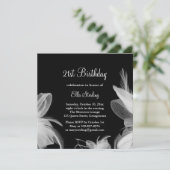 Invitation d'anniversaire de plumes blanches (Debout devant)