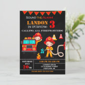 Invitation d'anniversaire de pompier Fête de camio (Debout devant)