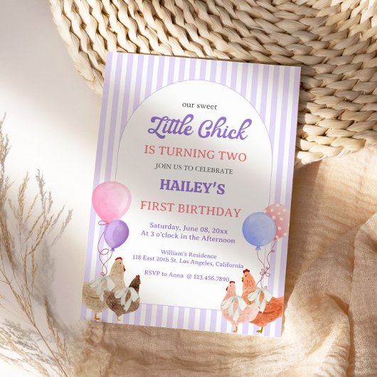 Invitation d'anniversaire de poulet violet pastel