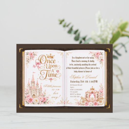 Invitation d'anniversaire de princesse de conte de (Debout devant)