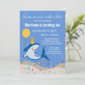 Invitation d'anniversaire de requin (Debout devant)