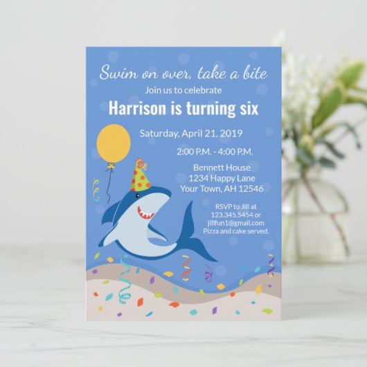 Invitation d'anniversaire de requin (Debout devant)