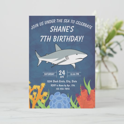 Invitation d'anniversaire de requin (Debout devant)