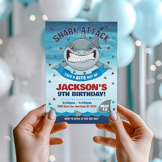 Invitation d'anniversaire de requin, Garçon sous l