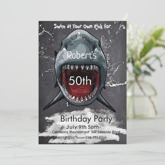 Invitation d'anniversaire de requins, Attaque de r (Debout devant)