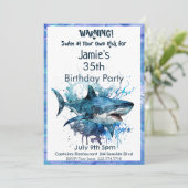 Invitation d'anniversaire de requins, Attaque de r (Debout devant)