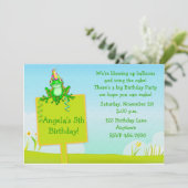 Invitation d'anniversaire de signe de grenouille (Debout devant)