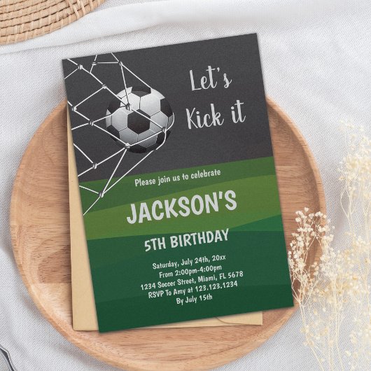 Invitation d'anniversaire de soccer vert et noir