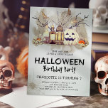 Invitation d'anniversaire de Spooktacular Kids Hal<br><div class="desc">Intrigue tes invités avec ces invitations amusantes à la fête d'anniversaire d'Halloween. Charme rustique avec un arrière - plan lavé, des citrouilles d'aquarelle animés, de mystérieux toiles et chauves-souris, accompagnés d'accents floraux et de motifs de potion imaginatifs. Un modèle d'anniversaire d'enfant moderne et intriguant qui est aussi facile à personnaliser...</div>