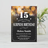 Invitation d'anniversaire de surprise de parties (Debout devant)
